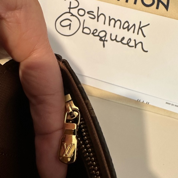 Louis Vuitton Ivy wallet on chain - Picture 16 of 17